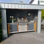 Außenküche Lux mit Bilex 485 Gas-Grill von Napoleon, 2er Kochfeld und Kühlschrank